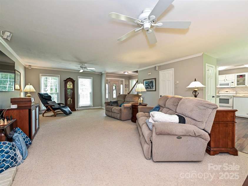 2621 Brightmoor Ridge Drive, Matthews, NC 28105.  MLS# CAR4275858, YatesRealty ID 28410. 
