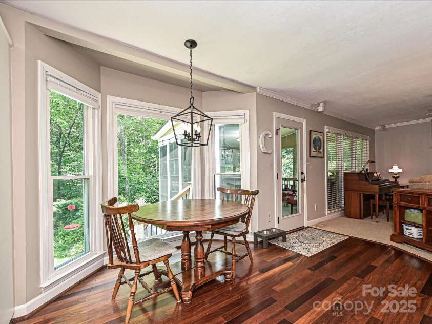 2621 Brightmoor Ridge Drive, Matthews, NC 28105.  MLS# CAR4275858, YatesRealty ID 28410. Breakfast Nook