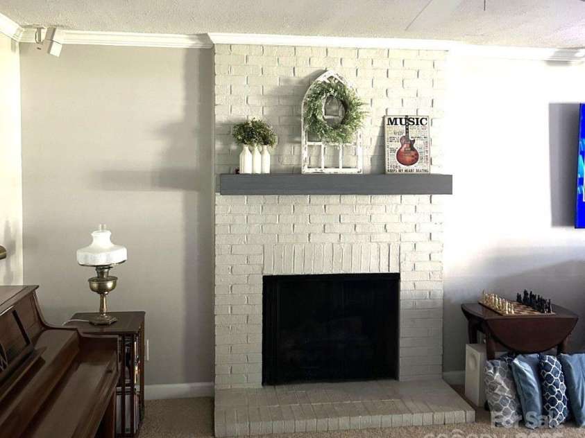 2621 Brightmoor Ridge Drive, Matthews, NC 28105.  MLS# CAR4275858, YatesRealty ID 28410. Gas Fireplace