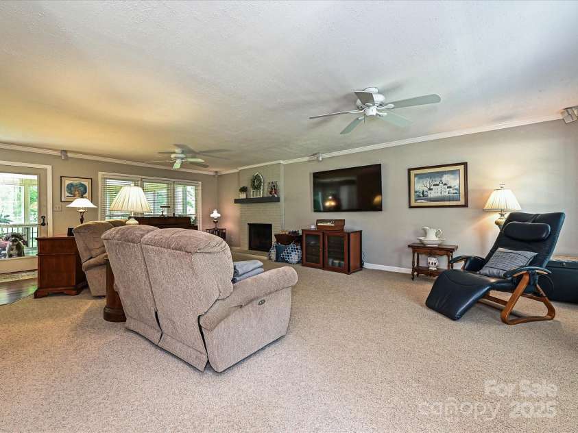 2621 Brightmoor Ridge Drive, Matthews, NC 28105.  MLS# CAR4275858, YatesRealty ID 28410. Great Room