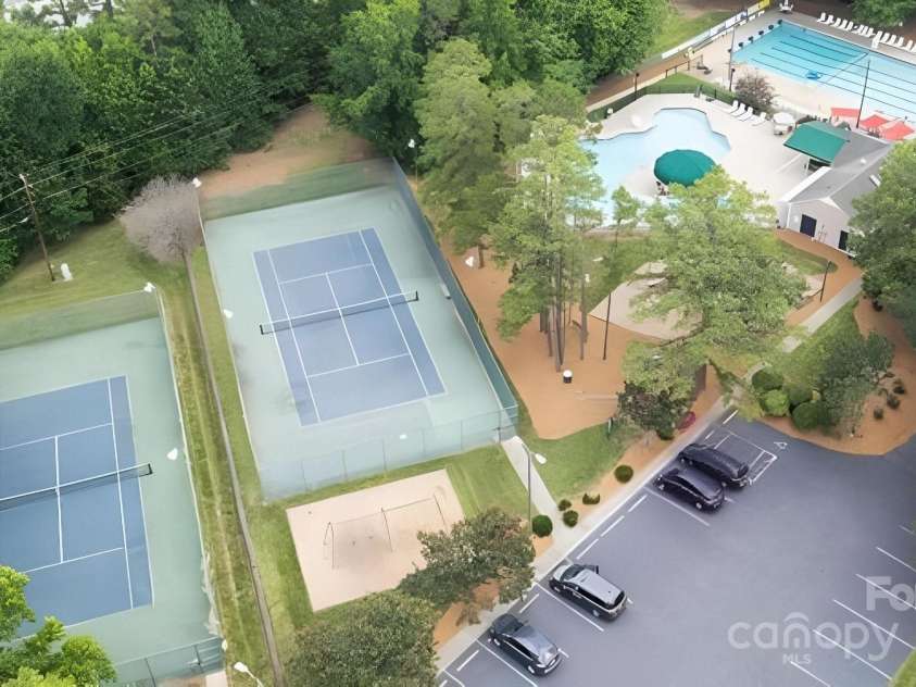 2621 Brightmoor Ridge Drive, Matthews, NC 28105.  MLS# CAR4275858, YatesRealty ID 28410. HOA Complex