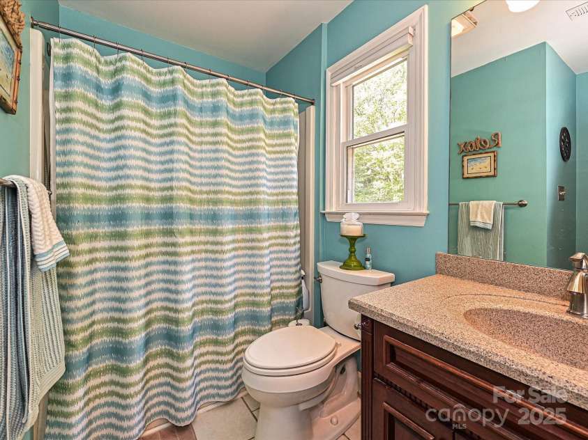 2621 Brightmoor Ridge Drive, Matthews, NC 28105.  MLS# CAR4275858, YatesRealty ID 28410. Main Bathroom