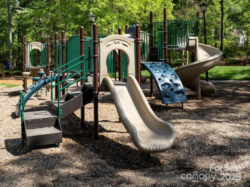 2621 Brightmoor Ridge Drive, Matthews, NC 28105.  MLS# CAR4275858, YatesRealty ID 28410. Playground