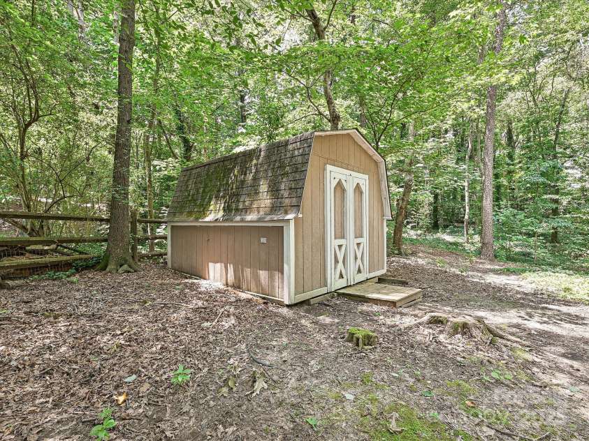 2621 Brightmoor Ridge Drive, Matthews, NC 28105.  MLS# CAR4275858, YatesRealty ID 28410. Shed