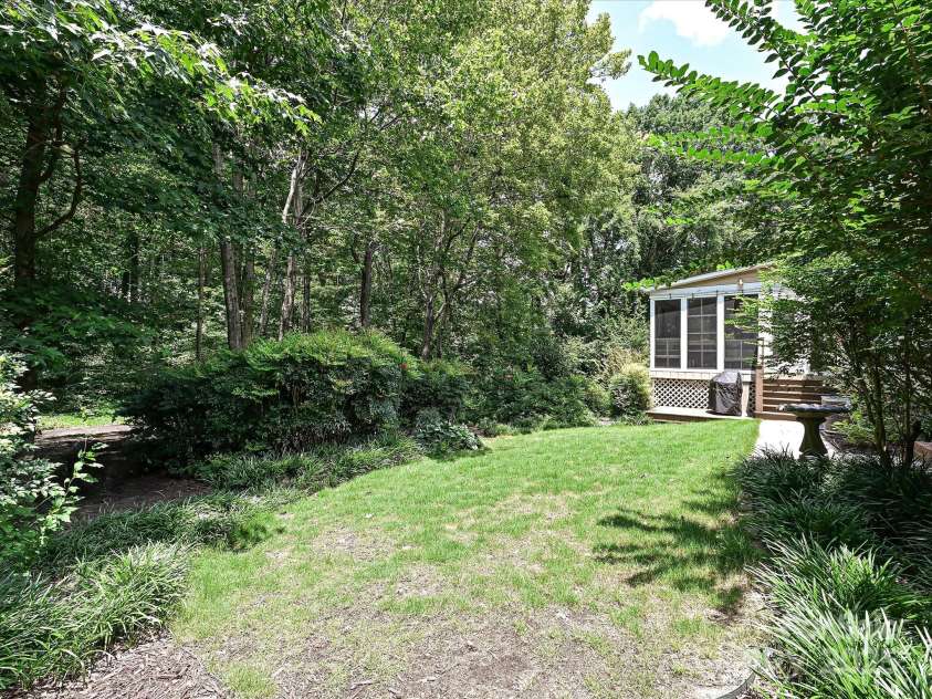 2621 Brightmoor Ridge Drive, Matthews, NC 28105.  MLS# CAR4275858, YatesRealty ID 28410. Side Back Yard