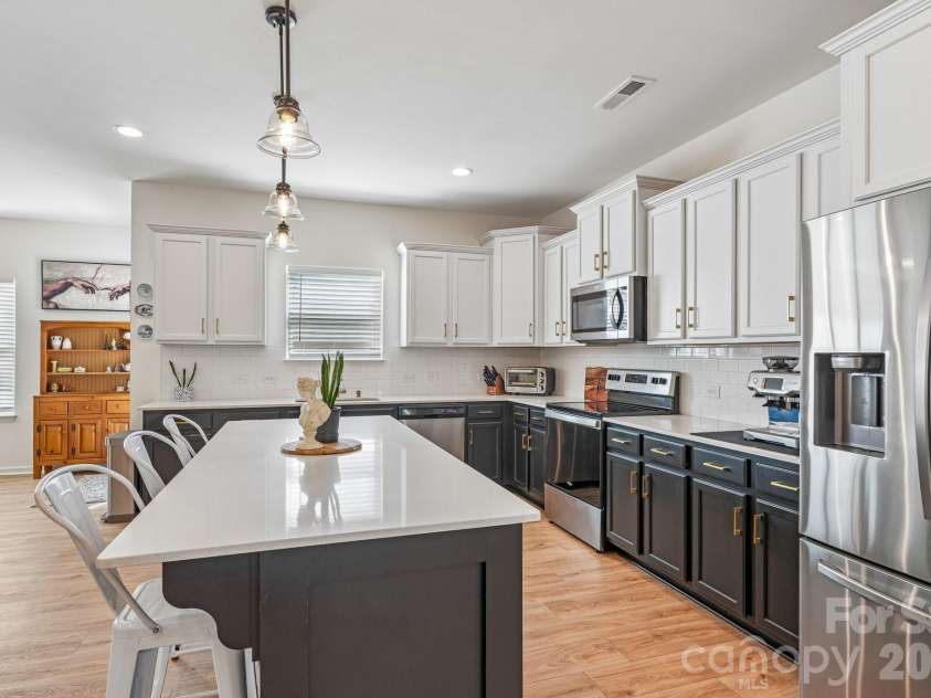817 Alexander Commons Drive, Monroe, NC 28112.  MLS# CAR4386450, YatesRealty ID 28411. 