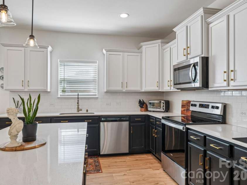 817 Alexander Commons Drive, Monroe, NC 28112.  MLS# CAR4386450, YatesRealty ID 28411. 