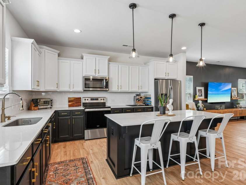 817 Alexander Commons Drive, Monroe, NC 28112.  MLS# CAR4386450, YatesRealty ID 28411. 