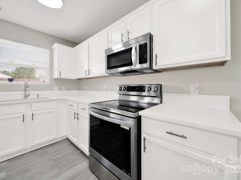 2707 Cochrane Drive, Charlotte, NC 28269.  MLS# CAR4283122, YatesRealty ID 28412. 