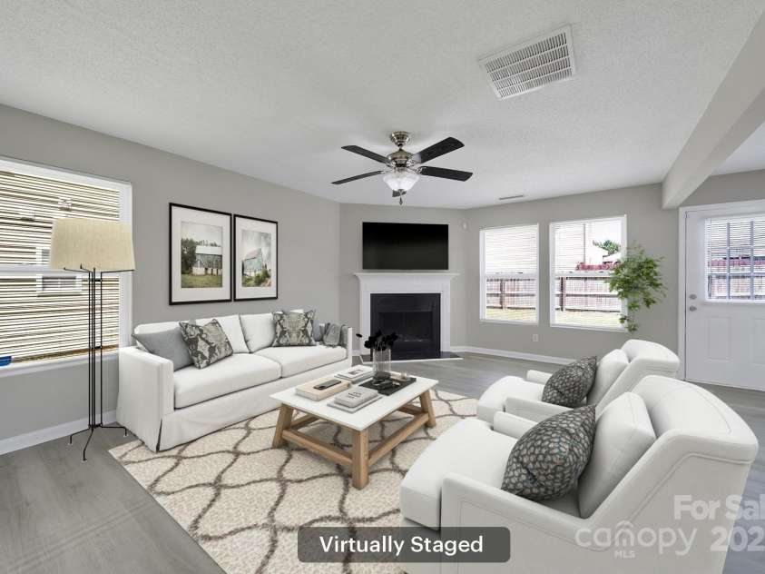 2707 Cochrane Drive, Charlotte, NC 28269.  MLS# CAR4283122, YatesRealty ID 28412. Family Room