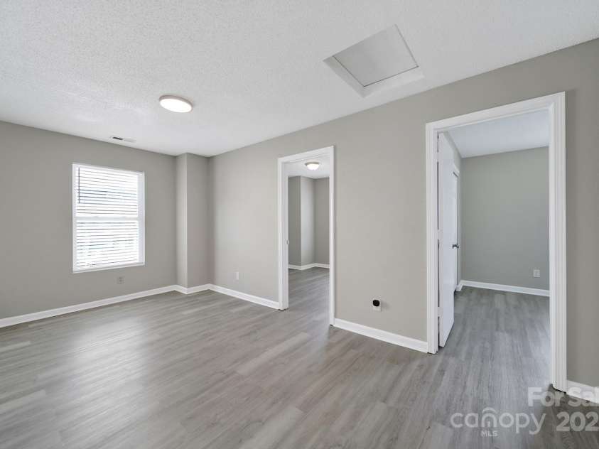 2707 Cochrane Drive, Charlotte, NC 28269.  MLS# CAR4283122, YatesRealty ID 28412. Loft