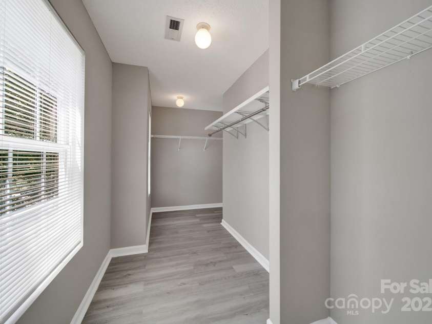 2707 Cochrane Drive, Charlotte, NC 28269.  MLS# CAR4283122, YatesRealty ID 28412. Primary Closet