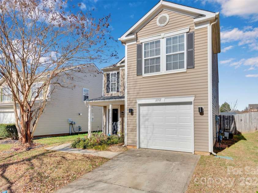 2707 Cochrane Drive, Charlotte, NC 28269.  MLS# CAR4326012, YatesRealty ID 28412. 