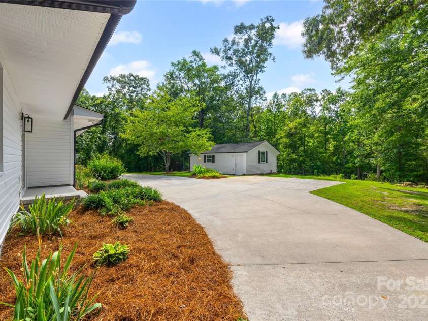 1582 Cornwell Road, Blackstock, SC 29014.  MLS# CAR4276467, YatesRealty ID 28414. 