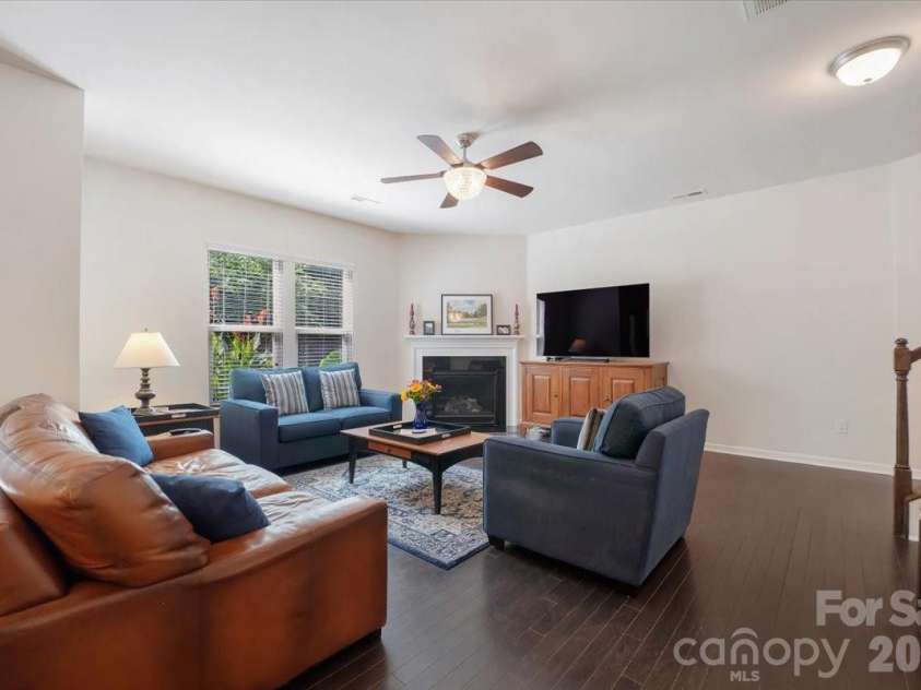 5122 Mount Clare Lane, Charlotte, NC 28210.  MLS# CAR4387557, YatesRealty ID 28414. 