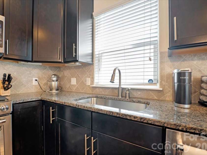 5122 Mount Clare Lane, Charlotte, NC 28210.  MLS# CAR4387557, YatesRealty ID 28414. 