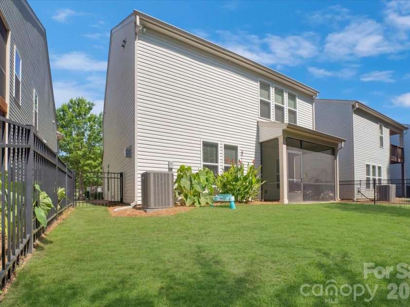 5122 Mount Clare Lane, Charlotte, NC 28210.  MLS# CAR4387557, YatesRealty ID 28414. 