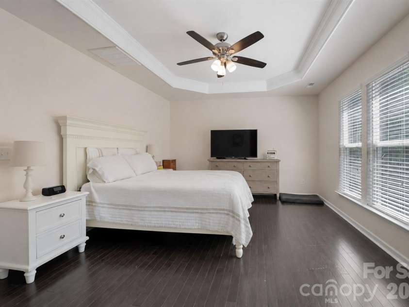 5122 Mount Clare Lane, Charlotte, NC 28210.  MLS# CAR4387557, YatesRealty ID 28414. 