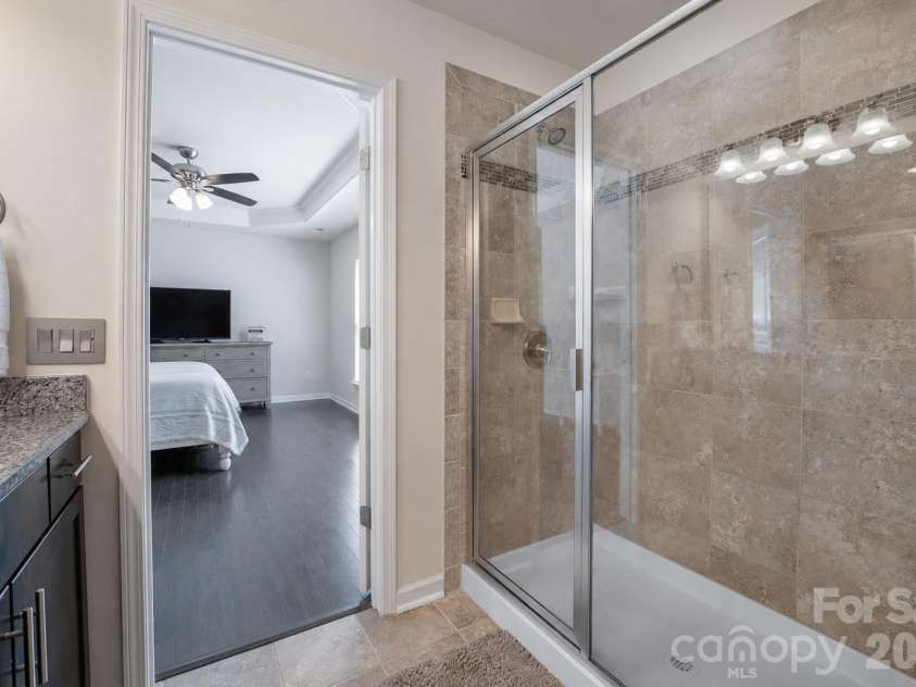 5122 Mount Clare Lane, Charlotte, NC 28210.  MLS# CAR4387557, YatesRealty ID 28414. 