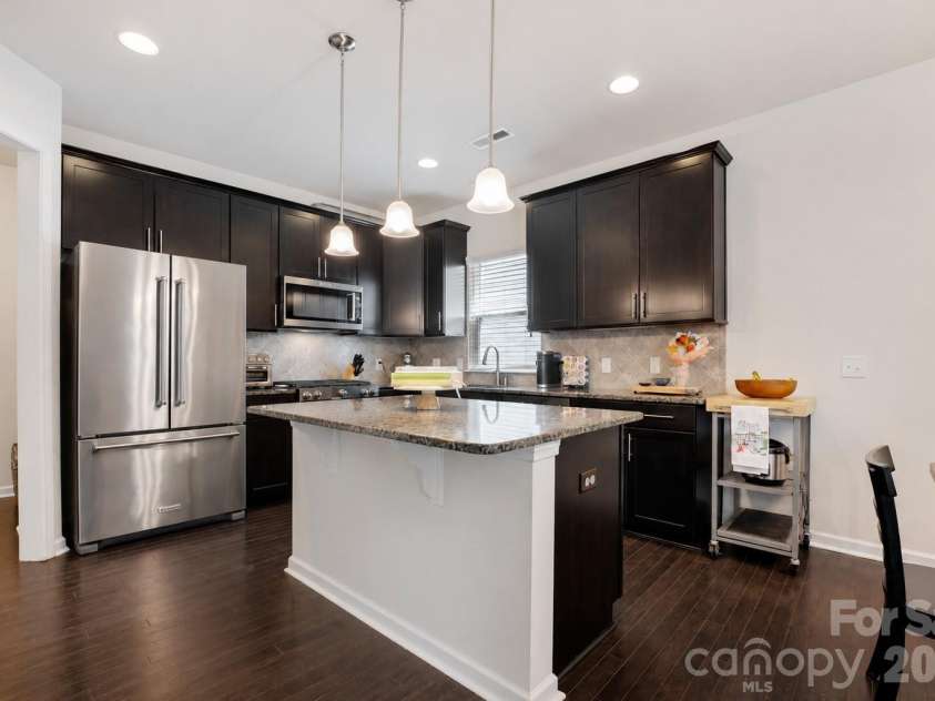 5122 Mount Clare Lane, Charlotte, NC 28210.  MLS# CAR4387557, YatesRealty ID 28414. 
