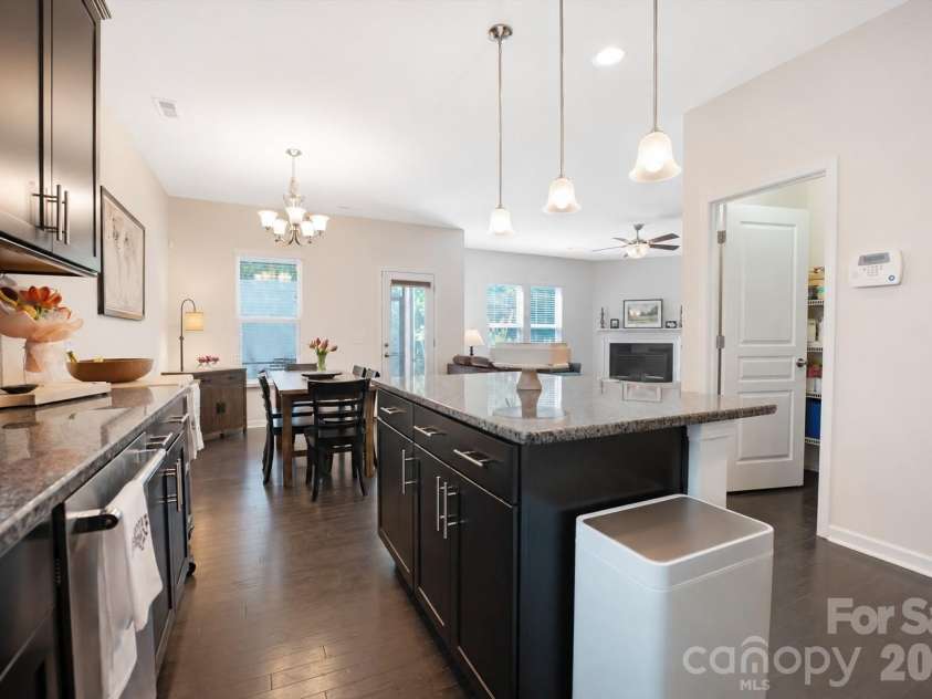 5122 Mount Clare Lane, Charlotte, NC 28210.  MLS# CAR4387557, YatesRealty ID 28414. 