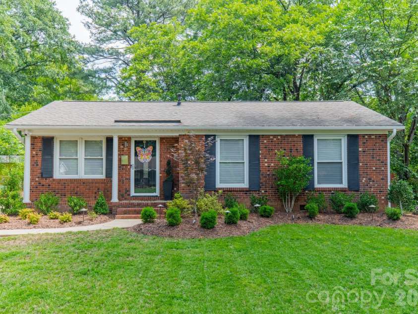 3723 Litchfield Road, Charlotte, NC 28211.  MLS# CAR4387629, YatesRealty ID 28415. 
