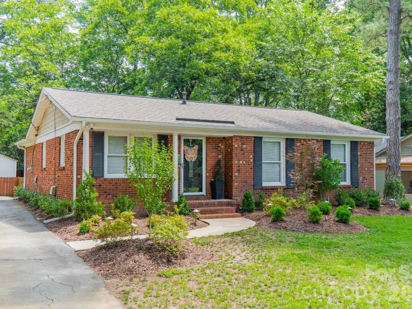 3723 Litchfield Road, Charlotte, NC 28211.  MLS# CAR4387629, YatesRealty ID 28415. 