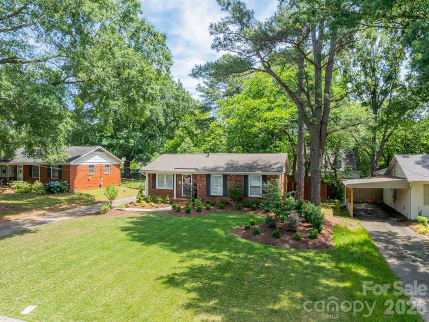3723 Litchfield Road, Charlotte, NC 28211.  MLS# CAR4387629, YatesRealty ID 28415. 