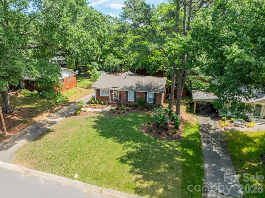 3723 Litchfield Road, Charlotte, NC 28211.  MLS# CAR4387629, YatesRealty ID 28415. 