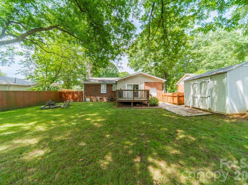 3723 Litchfield Road, Charlotte, NC 28211.  MLS# CAR4387629, YatesRealty ID 28415. 