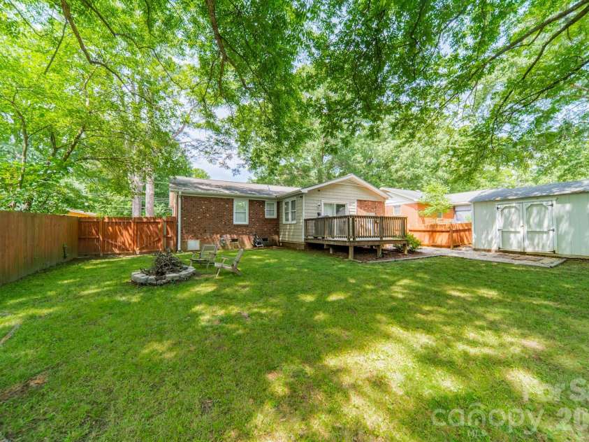 3723 Litchfield Road, Charlotte, NC 28211.  MLS# CAR4387629, YatesRealty ID 28415. 