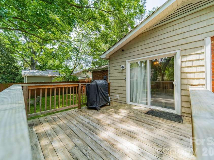 3723 Litchfield Road, Charlotte, NC 28211.  MLS# CAR4387629, YatesRealty ID 28415. 