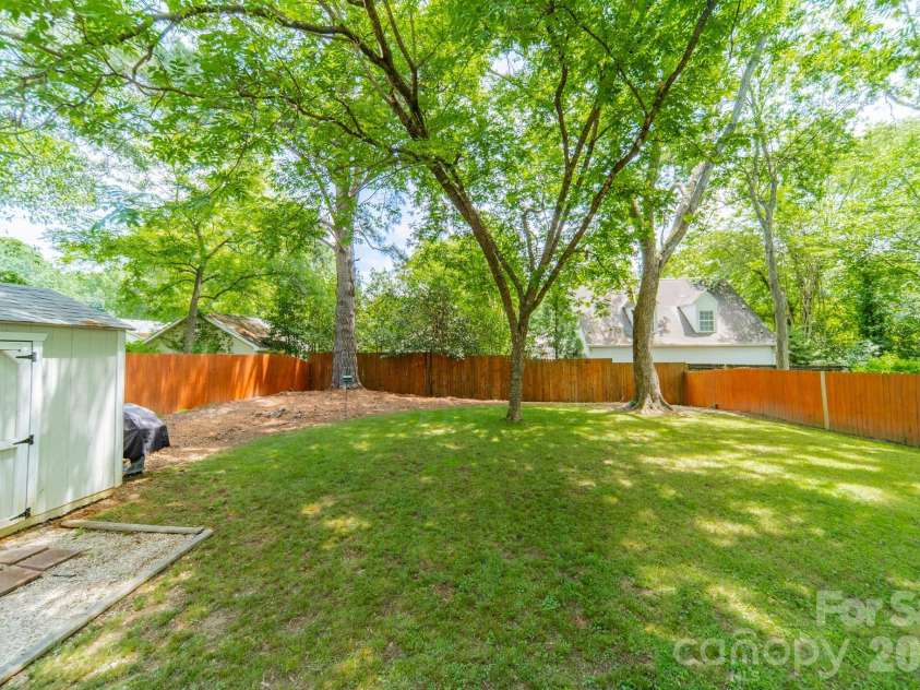 3723 Litchfield Road, Charlotte, NC 28211.  MLS# CAR4387629, YatesRealty ID 28415. 