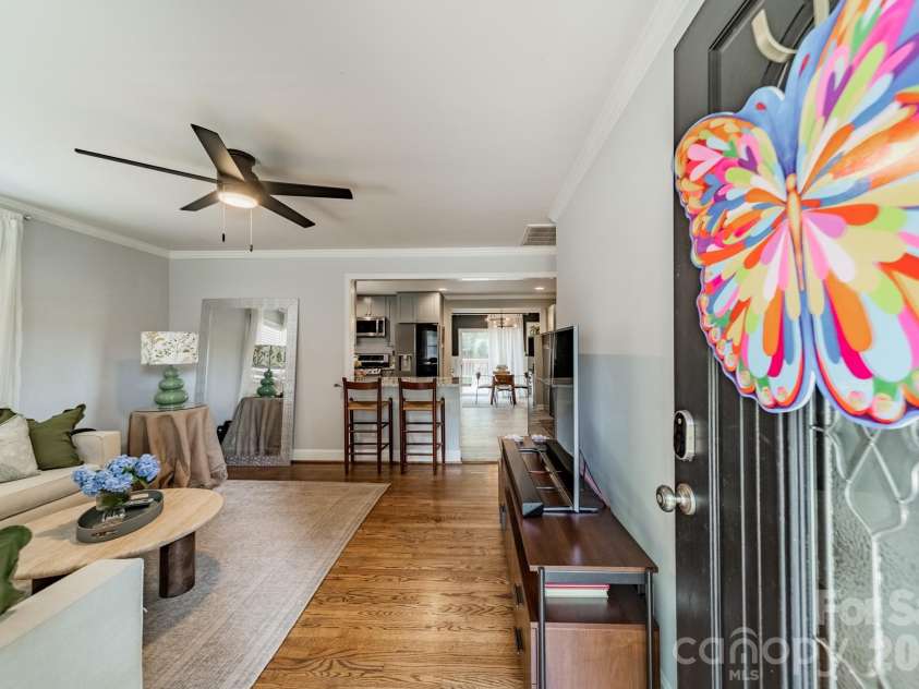 3723 Litchfield Road, Charlotte, NC 28211.  MLS# CAR4387629, YatesRealty ID 28415. 