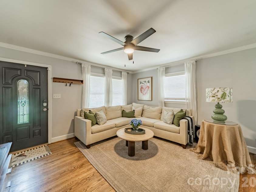 3723 Litchfield Road, Charlotte, NC 28211.  MLS# CAR4387629, YatesRealty ID 28415. 