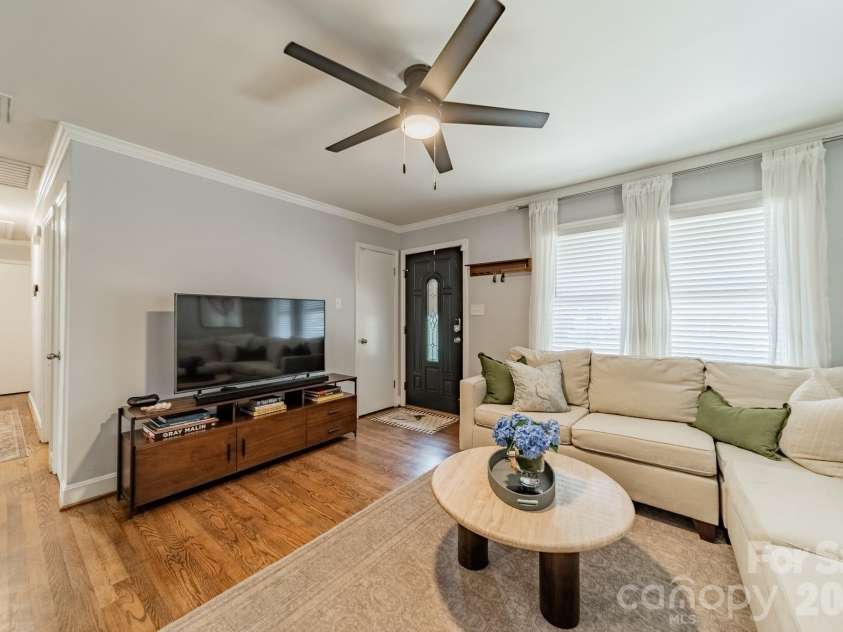 3723 Litchfield Road, Charlotte, NC 28211.  MLS# CAR4387629, YatesRealty ID 28415. 