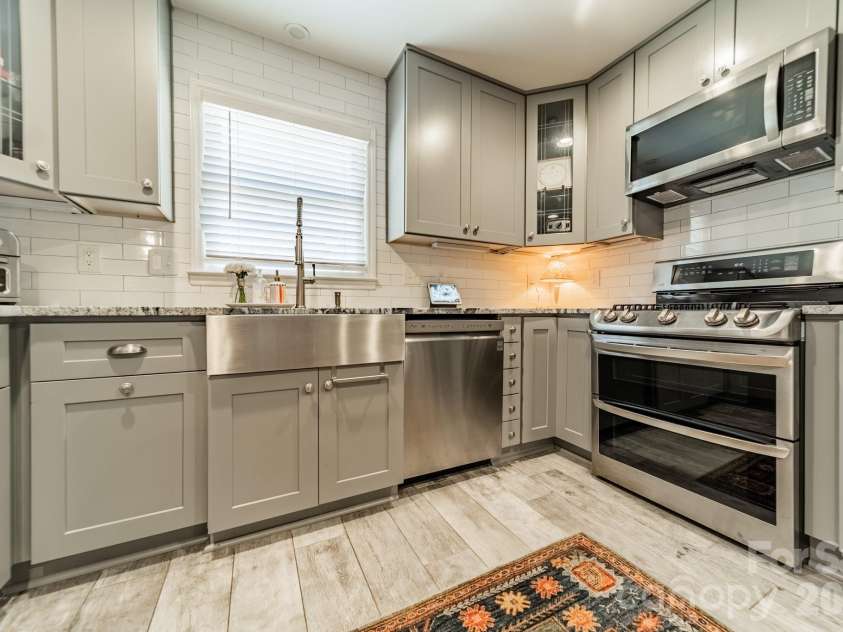 3723 Litchfield Road, Charlotte, NC 28211.  MLS# CAR4387629, YatesRealty ID 28415. 