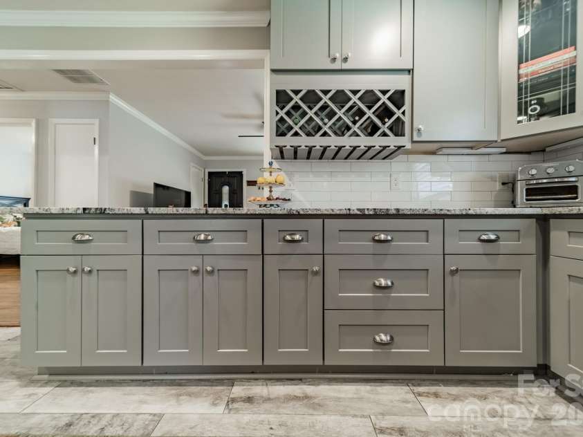 3723 Litchfield Road, Charlotte, NC 28211.  MLS# CAR4387629, YatesRealty ID 28415. 
