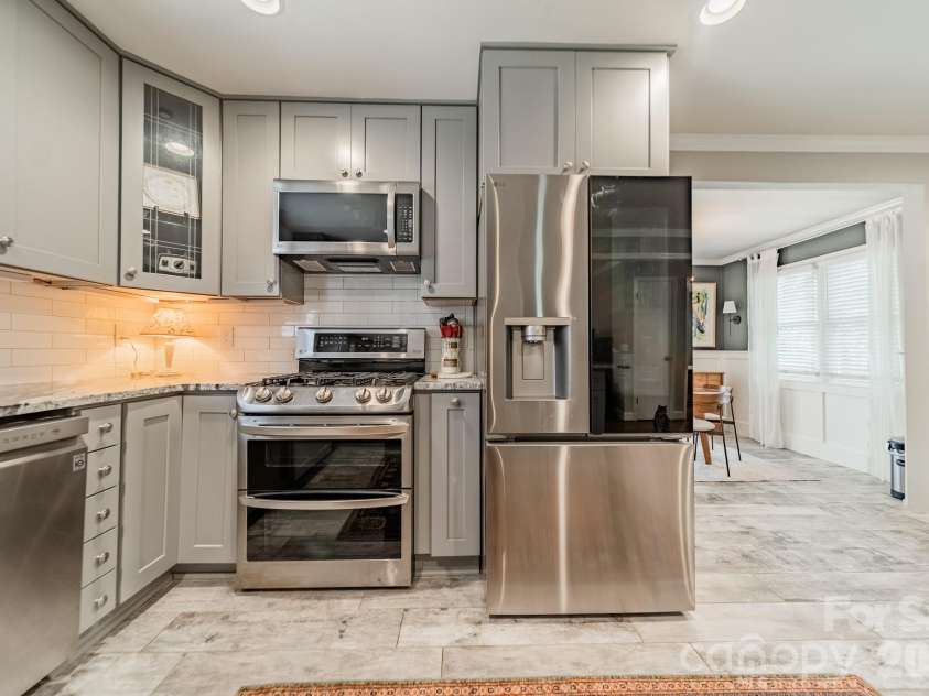 3723 Litchfield Road, Charlotte, NC 28211.  MLS# CAR4387629, YatesRealty ID 28415. 
