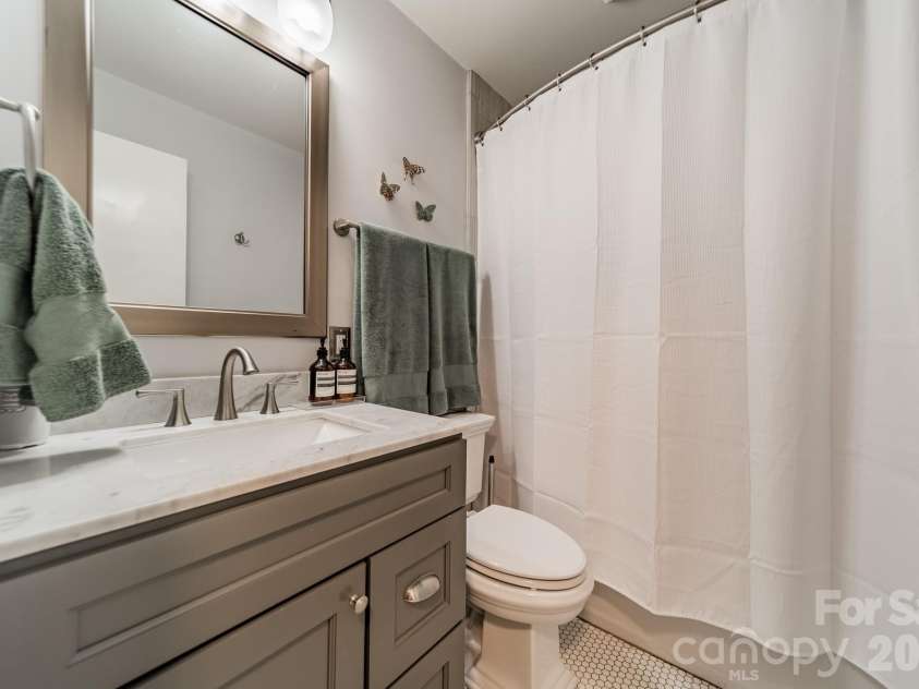 3723 Litchfield Road, Charlotte, NC 28211.  MLS# CAR4387629, YatesRealty ID 28415. 