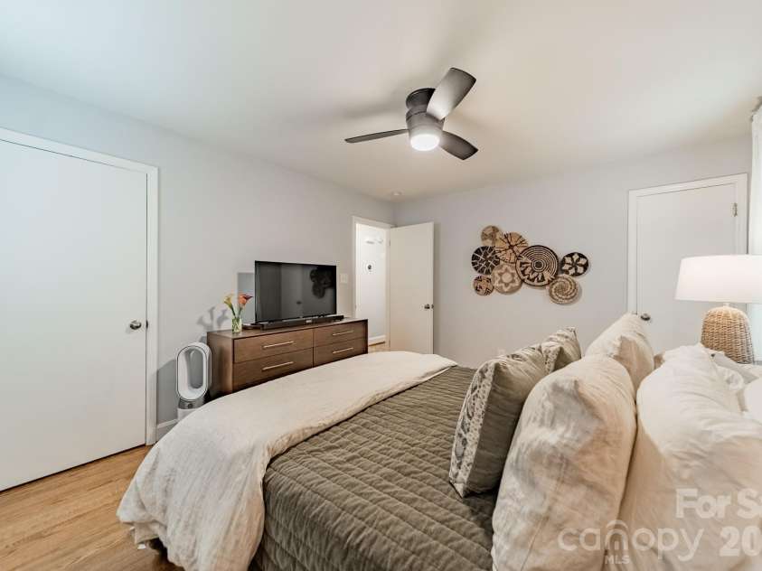 3723 Litchfield Road, Charlotte, NC 28211.  MLS# CAR4387629, YatesRealty ID 28415. 