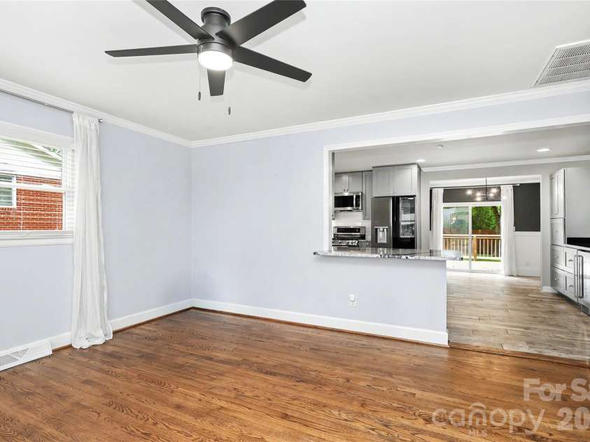 3723 Litchfield Road, Charlotte, NC 28211.  MLS# CAR4387629, YatesRealty ID 28415. 