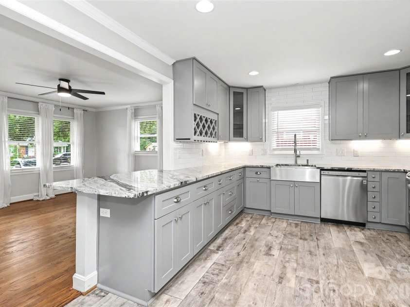 3723 Litchfield Road, Charlotte, NC 28211.  MLS# CAR4387629, YatesRealty ID 28415. 