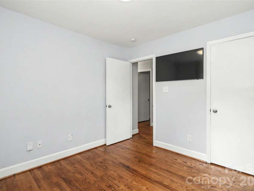 3723 Litchfield Road, Charlotte, NC 28211.  MLS# CAR4387629, YatesRealty ID 28415. 