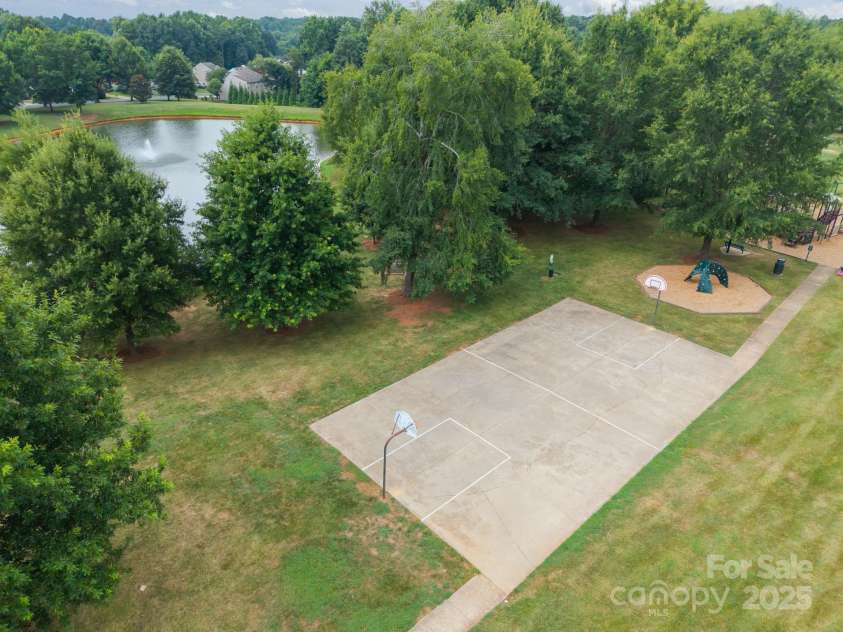 1614 Eagle Lake Drive, Fort Mill, SC 29707.  MLS# CAR4252916, YatesRealty ID 28416. Basketball Courts
