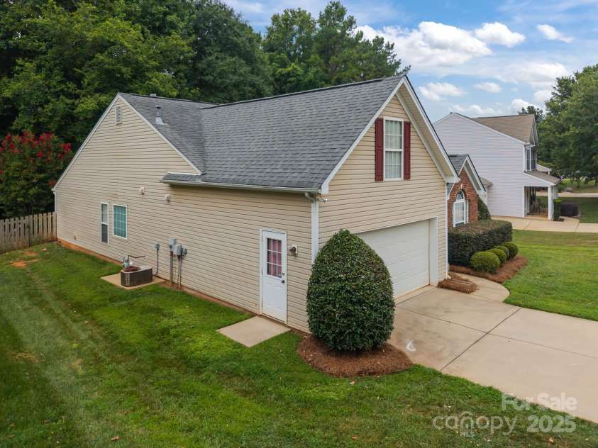 1614 Eagle Lake Drive, Fort Mill, SC 29707.  MLS# CAR4252916, YatesRealty ID 28416. Vinyl Siding for easy maintenance