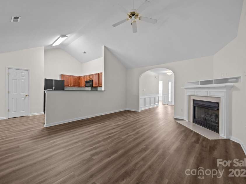1614 Eagle Lake Drive, Fort Mill, SC 29707.  MLS# CAR4252916, YatesRealty ID 28416. Volume Ceilings and a ceiling fan