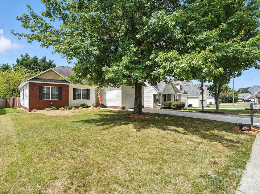 407 Riverwalk Drive, Concord, NC 28027.  MLS# CAR4284320, YatesRealty ID 28417. 