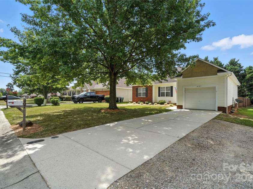 407 Riverwalk Drive, Concord, NC 28027.  MLS# CAR4284320, YatesRealty ID 28417. 