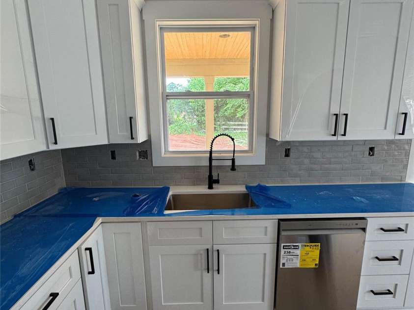 2589 Polo Lane, Maiden, NC 28650.  MLS# CAR4264750, YatesRealty ID 28419. Large undermount sink. LG upgraded appliance package. Dishwasher with stainless tub. Large cabinets. All soft close drawers and cabinets